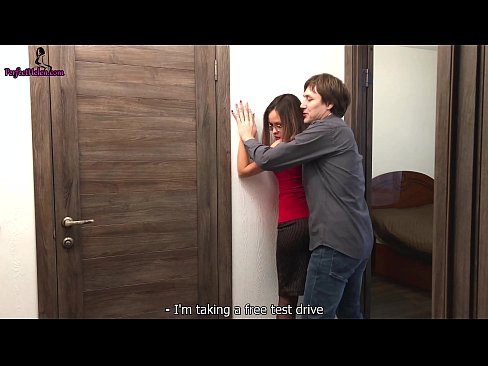 ❤️ مسکن سکسی در حین فروش آپارتمانش به طرز نفسانی گربه اش را تکان می دهد و او را لعنت می کند - Krempai ❤  ویدیو سکس در fa.pornoboden.ru ☑